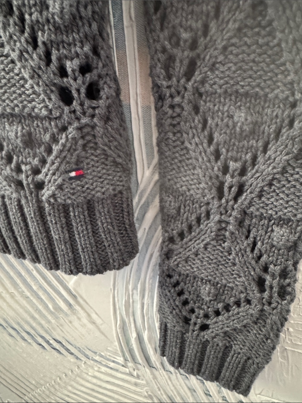 Tommy Hilfiger Grey Knit Sweater Size M Diamond Pattern Pullover N0421 - Picture 4 of 6